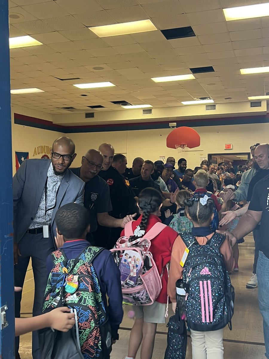 mrsherberger's tweet photo. What an amazing way to start our day! Thank you Flash Dads for pumping our Eagles up this morning! #ilovemyjob #flashdads #wingsup @AudubonES https://t.co/Xtexm5hsHB