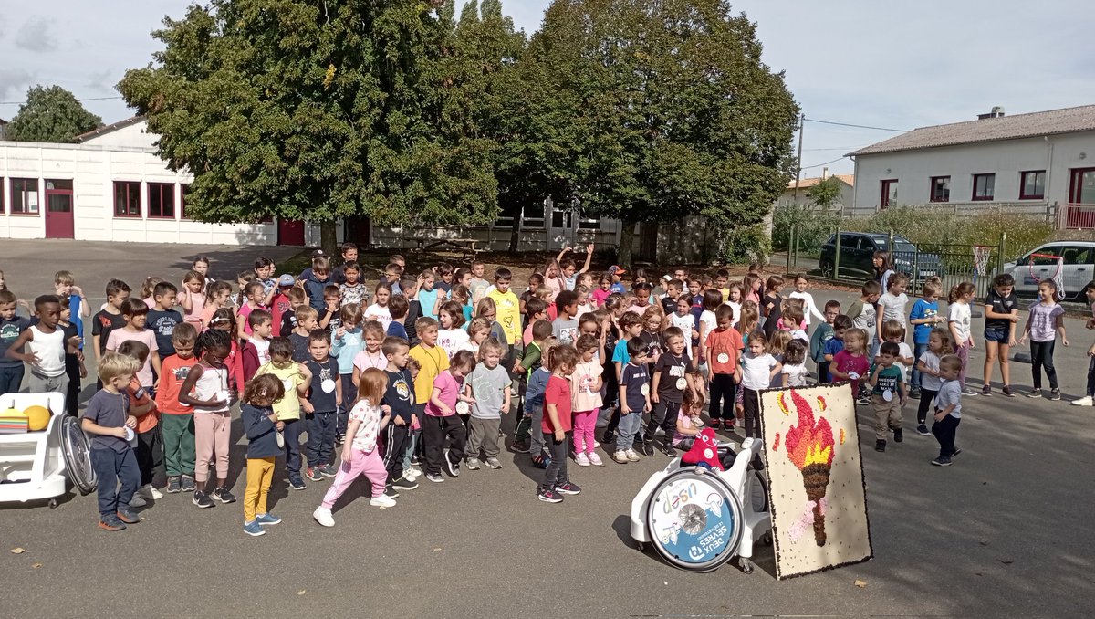 usep_79's tweet photo. #JNSS2023
Les enfants font leurs jeux au Tallud... Activités enchaînées, rugby, parcours athlétiques et cyclistes, fabrication de leur flamme olympique, mîmes des sports olympiques et flash mob pour conclure !

@usepnationale @DSDEN79 @ParthenayGatine @Paris2024 @G24acpoitiers https://t.co/hX78UkK8bv