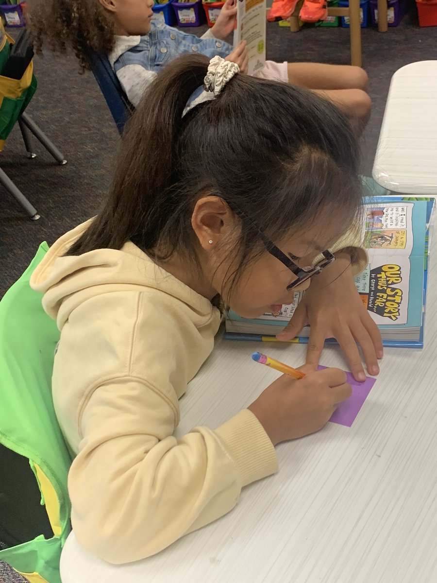 AmyLowder1's tweet photo. Reading is Thinking 📖🤔Making connections, predictions, and asking questions. #HECleads #OurD5Story https://t.co/VEjZLet3pG