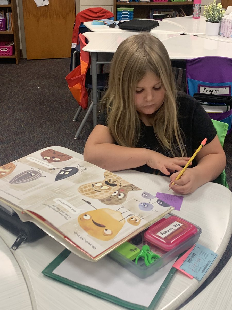 AmyLowder1's tweet photo. Reading is Thinking 📖🤔Making connections, predictions, and asking questions. #HECleads #OurD5Story https://t.co/VEjZLet3pG