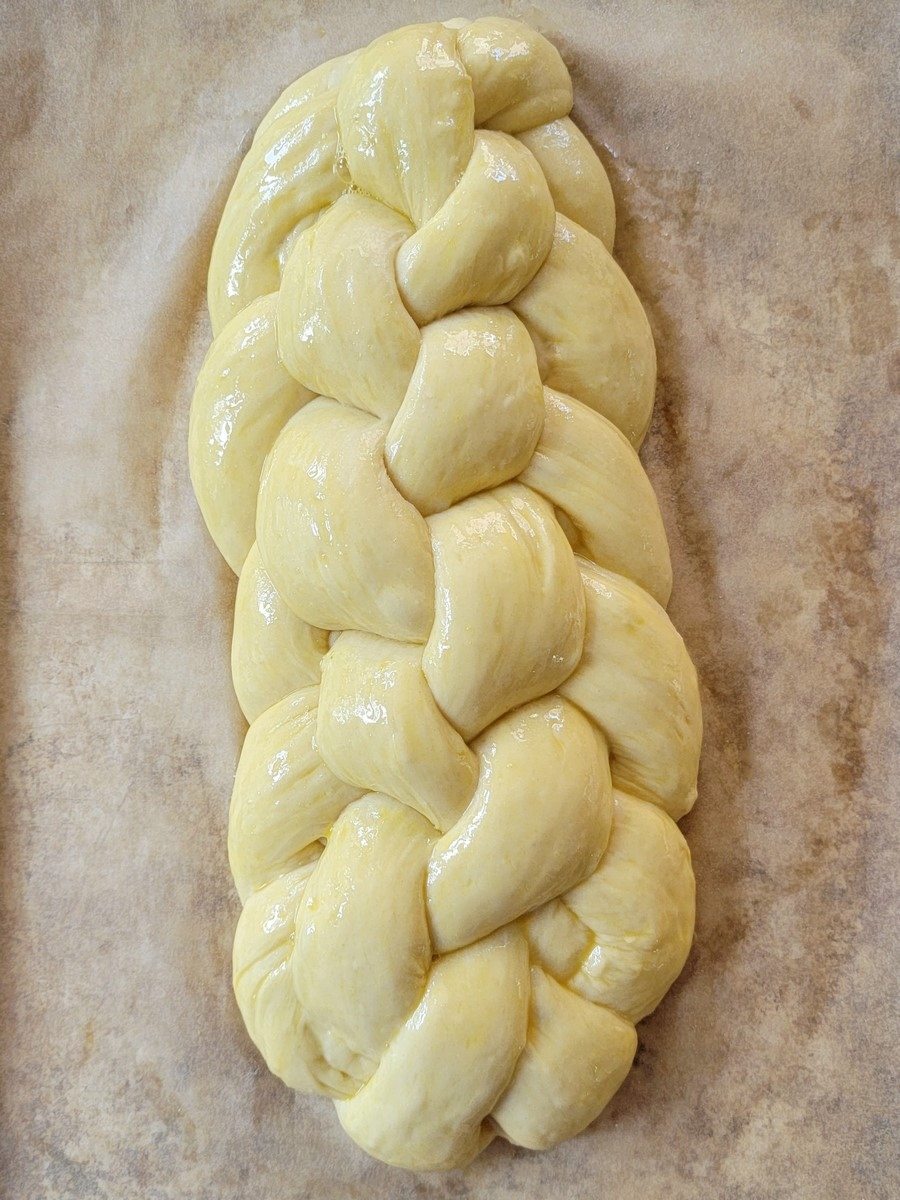breadtopia's tweet photo. We're practicing our six strand braiding and testing different sourdough levain builds for challah this week.
#sourdough #stifflevain #sweetstifflevain #maillardreaction #foodscience #breadexperiments #challah #fermentation #breadtopia https://t.co/blqZpalsDp