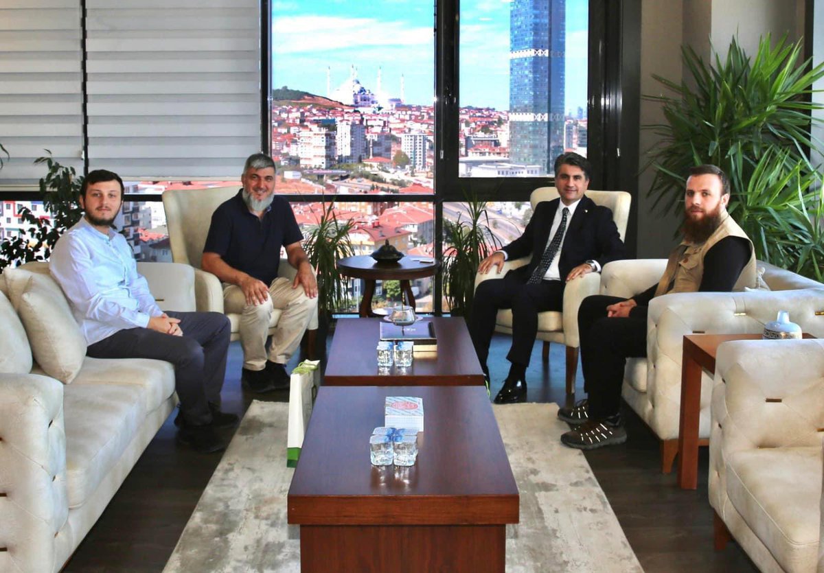 insanider's tweet photo. Dernek başkanımız Recep Tayyip Ayyıldız ve beraberinde ki heyet Ümraniye Kaymakamı Sn. Abdulaziz Aydın'a ziyarette bulundu.
Kaymakamımız Aydın'a, nazik kabullerinden dolayı teşekkür ederiz. https://t.co/5hNg9g9xl9
