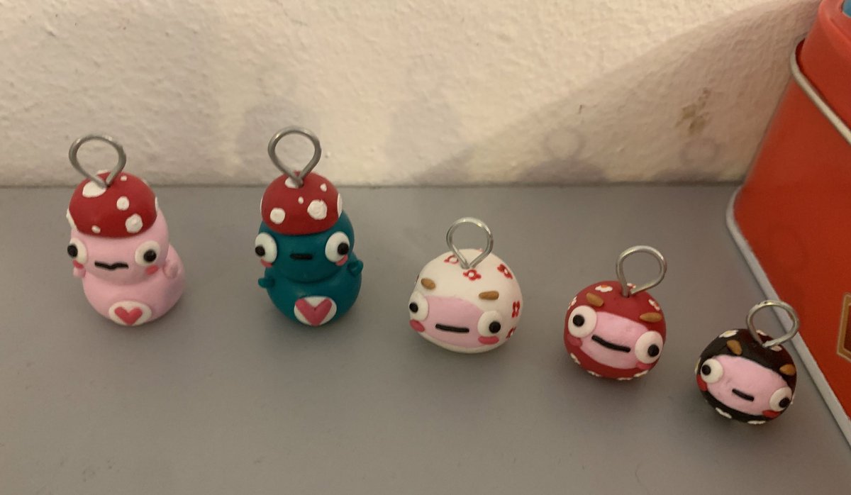 lletpantera_'s tweet photo. These babies go to the oven! #polymerclay #clay #art #charms https://t.co/5vSgrLQGem