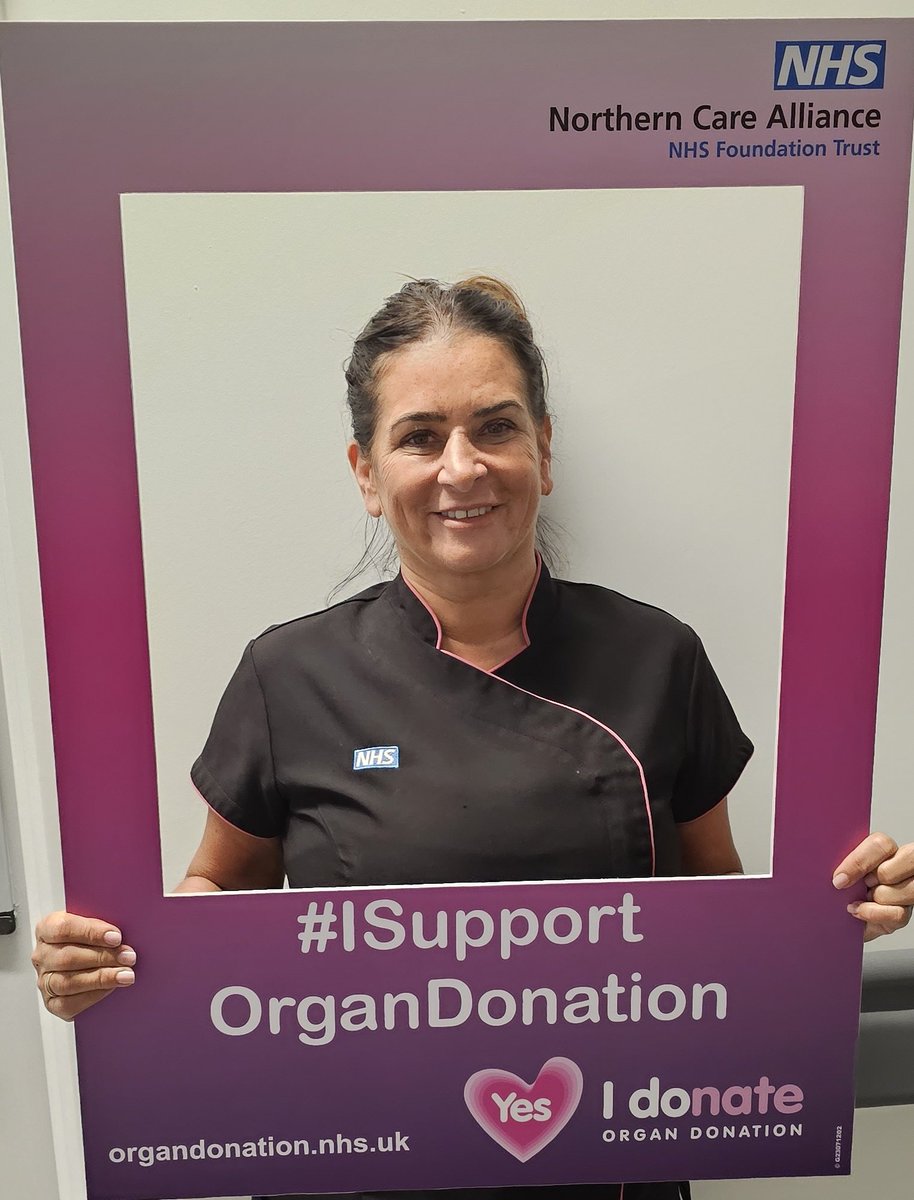 More of the lovely staff from @SalfordRoyalCCU showing support for #OrganDonationWeek @SalfordCO_NHS
