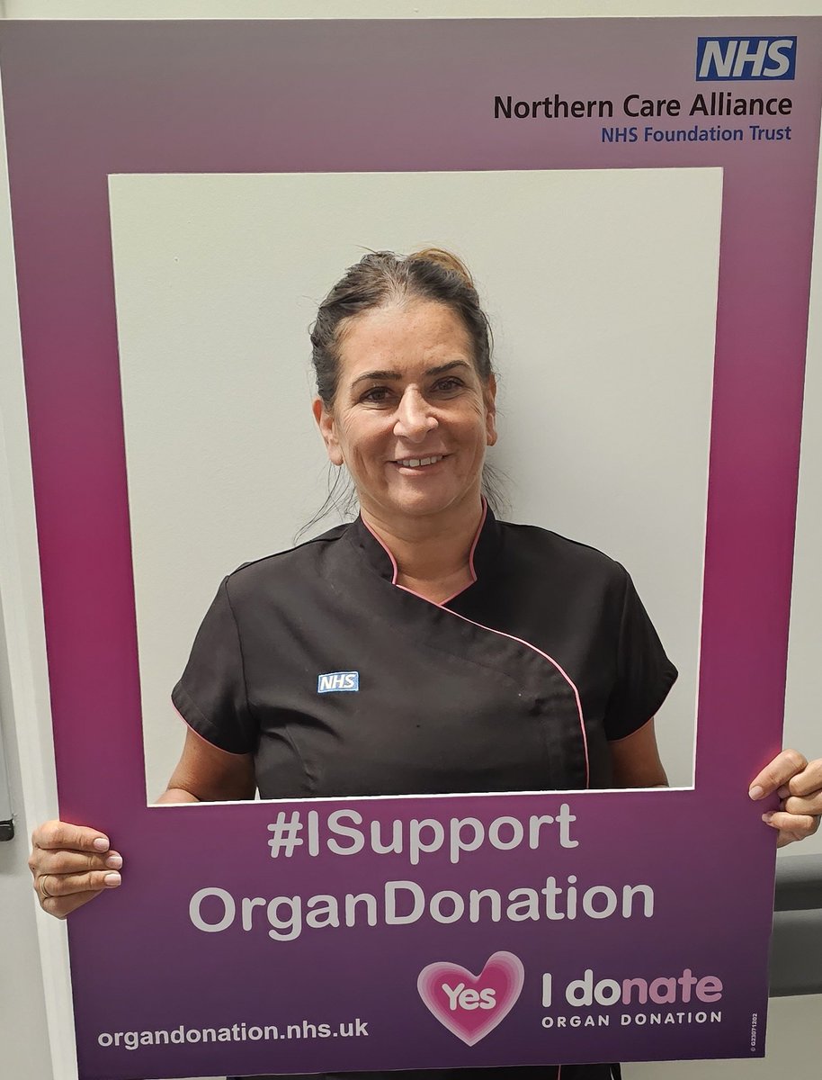 Claire Pitch 🏥💉🅾️➕️ (@_mrsp73) on Twitter photo More of the lovely staff from <a href="/SalfordRoyalCCU/">Salford Royal Critical Care</a> showing support for #OrganDonationWeek <a href="/SalfordCO_NHS/">Salford Care Organisation</a> More of the lovely staff from <a href="/SalfordRoyalCCU/">Salford Royal Critical Care</a> showing support for #OrganDonationWeek <a href="/SalfordCO_NHS/">Salford Care Organisation</a>