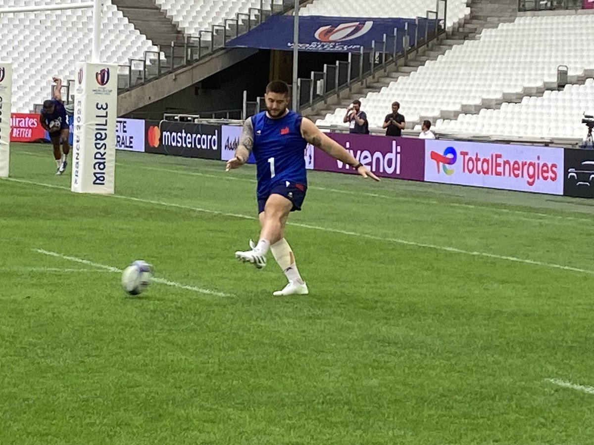 France’s No.1 calf with an Olympique de Marseille style work out. Cyril Baille doesn’t get the headlines of a Dupont/Penaud/Alldritt but his return tomorrow, along with that of Jonathan Danty, will be absolutely key to home chances of lifting the Cup. #FRAvNAM ⁦@ITVRugby⁩