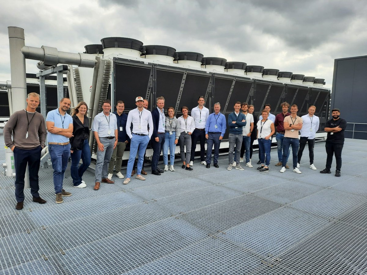 ASRE_Amsterdam's tweet photo. Vandaag heeft de groep Master Challenge Sustainable Investment het datacentrum Digital Realty bezocht onder leiding van Hans Op 't Veld en Arthur Marquard.
Aimee Kuipers, Hans Horn, Annemarie Adam van Digital Realty gaven een inspirerende presentatie. https://t.co/GRTTMMZxJM