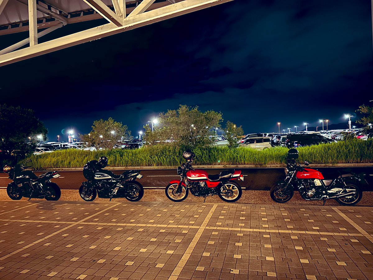 naooooooyuki's tweet photo. 昔からの仲間とまたこうやってバイクで繋がるの嬉しい🏍³₃
 #z900rs https://t.co/wVGP1Ne2BV