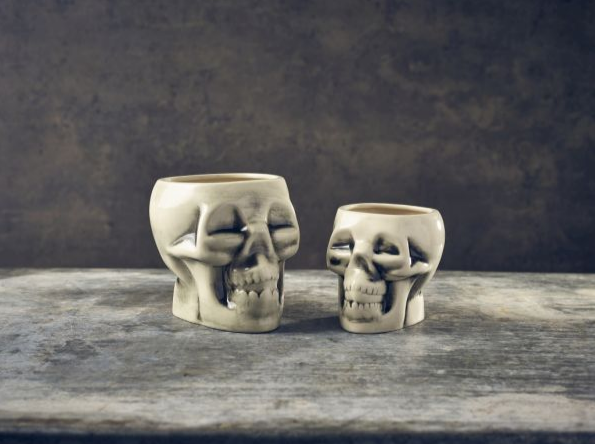 MAC_FoodService's tweet image. Let the countdown to Halloween begin! Only 1 month to go, and these skull cups are the perfect way to add a touch of eeriness to your celebrations. #SkullCups #HalloweenReady #HalloweenDrinks #SpookySips #HalloweenParty #SipIntoTheSpirit #Halloween2023 #CreepyCocktails #barwear