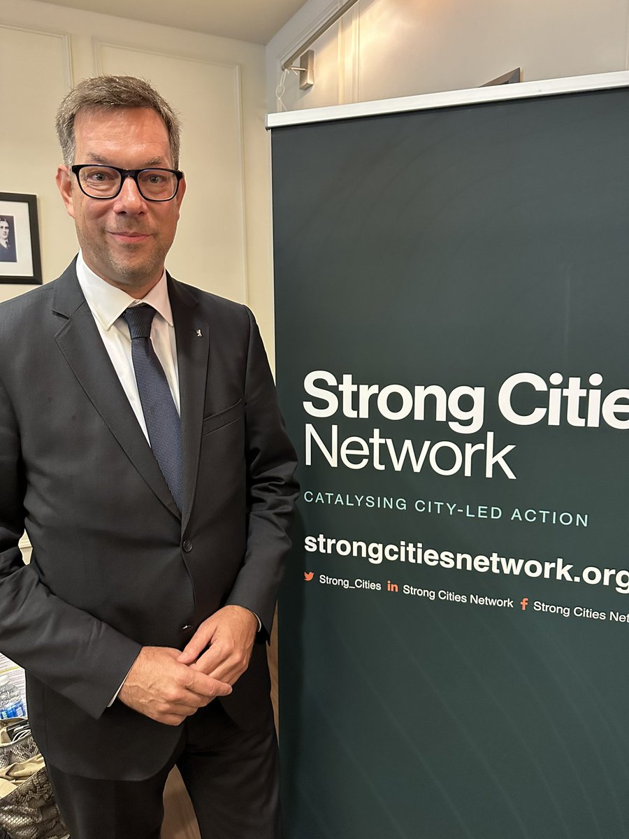 chhoch's tweet photo. Eine besondere Freude, @MayorofLondon Sadiq Kahn in New York zu treffen und uns über Verbindendes unserer Städte auszutauschen.
#StrongCitiesSummit #NewYorkCity https://t.co/s2mf5GA2fG