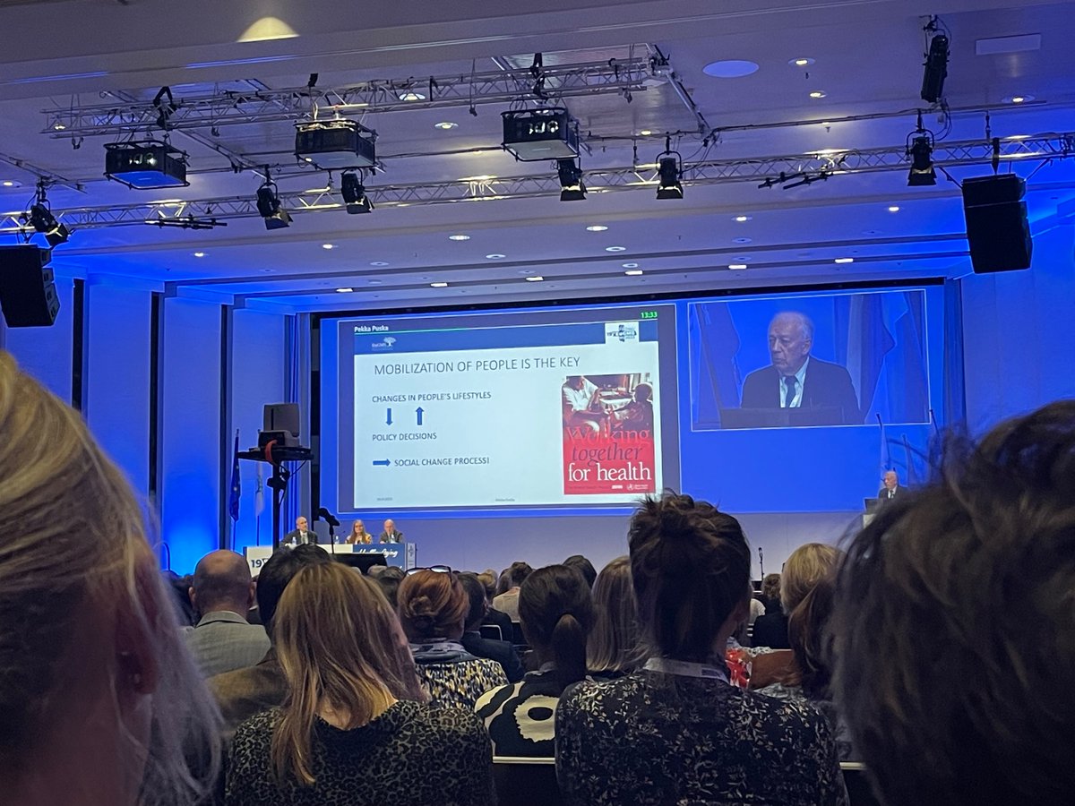 #EuGMS avajaisissa <a href="/PekkaPuska1/">Pekka Puska</a>  puhuu sairauksien ennaltaehkäisystä. ”Make the healthy choice the easy one”. Näin se menee. Terveydelle edulliset vaihtoehdot tulisivat olla helppoja! Ja ihmiset tulisi saada liikkeelle 🏃‍♂️🏃🏃‍♀️Yksinkertaista, mutta ei niin helppoa 😅