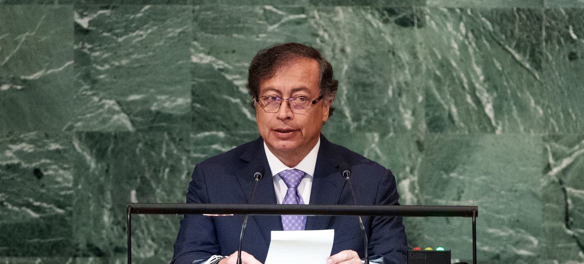 amir_nourdine's tweet photo. 🔴🟢« Ils ont oublié que nos pays ont été envahis à plusieurs reprises par les mêmes personnes qui parlent aujourd'hui de lutter contre les invasions. [...] Ils ont oublié que les raisons invoquées pour défendre Zelenski sont les mêmes que celles qui devraient être utilisées pour défendre la Palestine🇵🇸. Ils ont oublié que pour atteindre les objectifs de développement durable, il fallait mettre fin à toutes les guerres, mais ils ont contribué à en déclencher une parce qu'elle convenait aux puissances mondiales dans leur jeu des trônes, dans leurs jeux de la faim. Il n'est pas temps de mettre fin à ces deux guerres et à d'autres, et d'utiliser le peu de temps disponible pour construire des routes afin de sauver la vie sur la planète ».—🗣️ Gustavo Petro, Président de la Colombie🇨🇴, dans son discours prononcé lors du débat de haut niveau de la 78e session de l'Assemblée générale des Nations unies. 

« Ils avaient oublié que, pour le pétrole, ils avaient envahi l'Irak🇮🇶 , la Libye🇱🇾 et la Syrie🇸🇾. » A-t-il aussi dit.