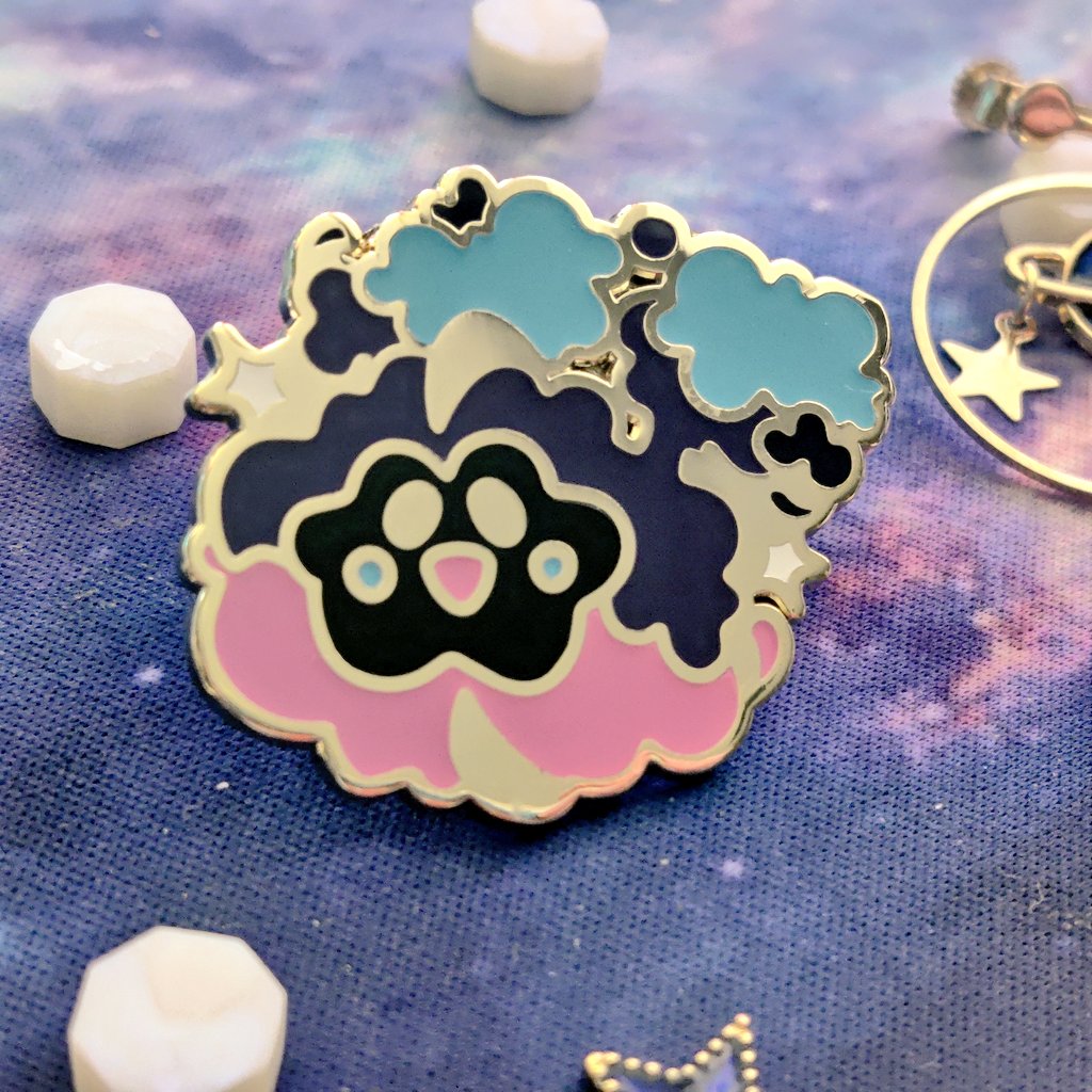 MrsBooMuffin's tweet image. Fluffy cosmos!✨💫🌌

Here is my newest enamel pin! Cosmos can glow in the dark~🕯️

#cosmog #pokemon #pokemoncosmog #enamel #enamelpin #mrsboomuffinfanart #mrsboomuffinmerch #mrsboomuffin #fanx #fanx2023 #glowinthedark #cosmos #cosmogpokemon #pokemonpin #fanart #merch