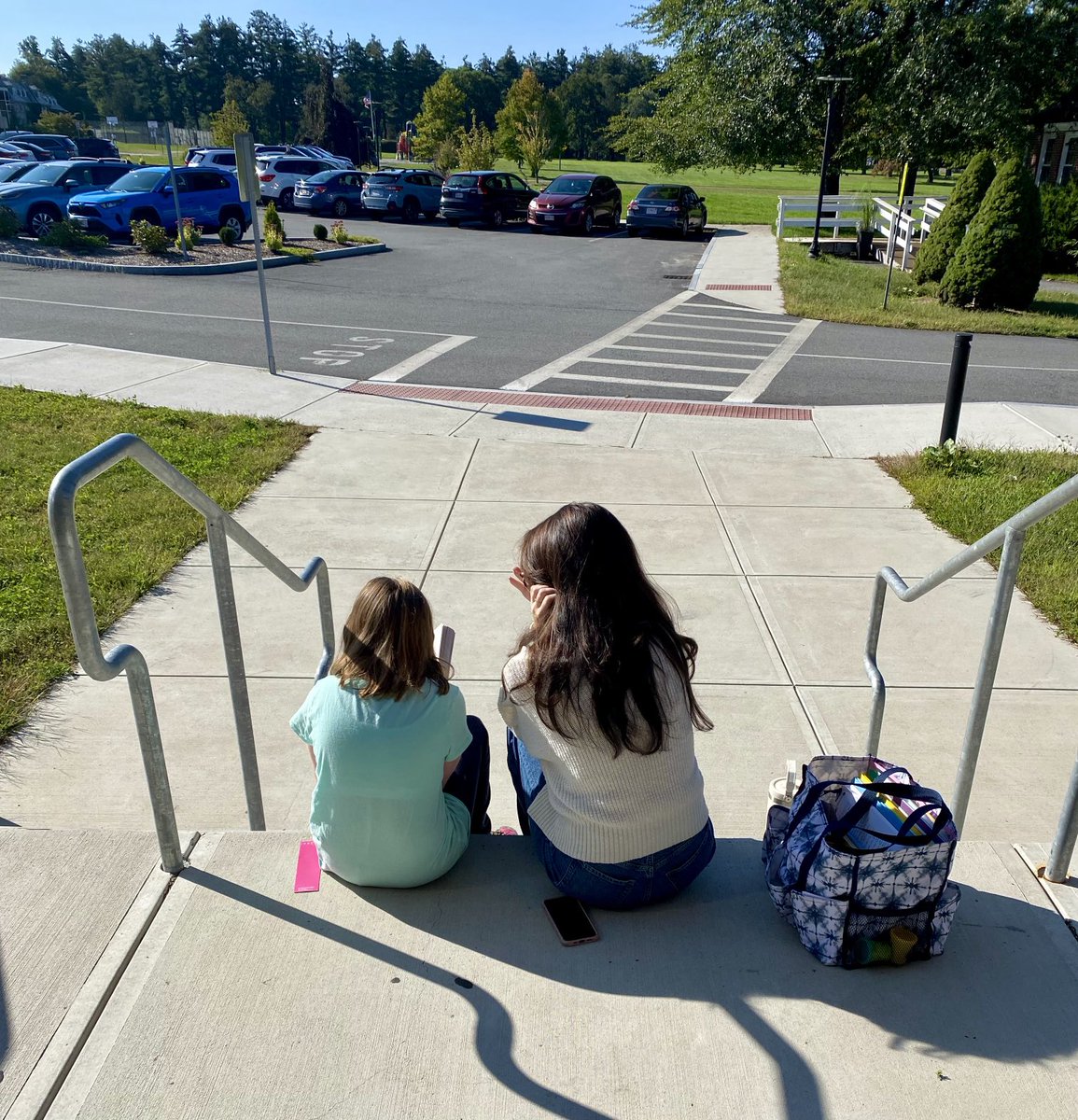 It’s a perfect fall morning to read together outside ⁦@rfkcommunity⁩ #DoctorFranklinPerkinsSchool!
