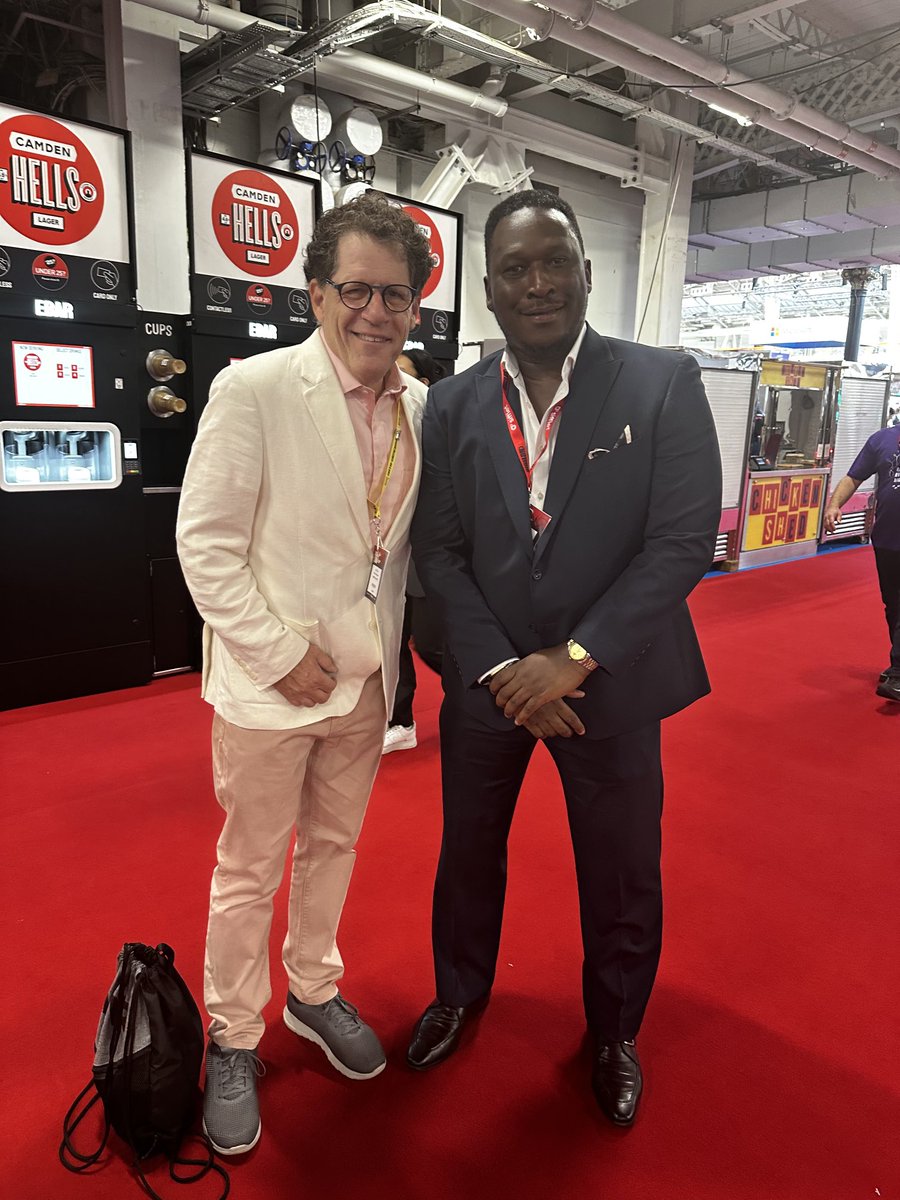 abel_DMChampion's tweet image. Guess who’s in London? No other but the famous Data Whisperer Scott himself ⁦@stdatawhisperer⁩. Good to see you &amp;amp; the admiration is mutual. #dataleaders #globaldataleaders #datastory #bigdatalnd #BDL23 #