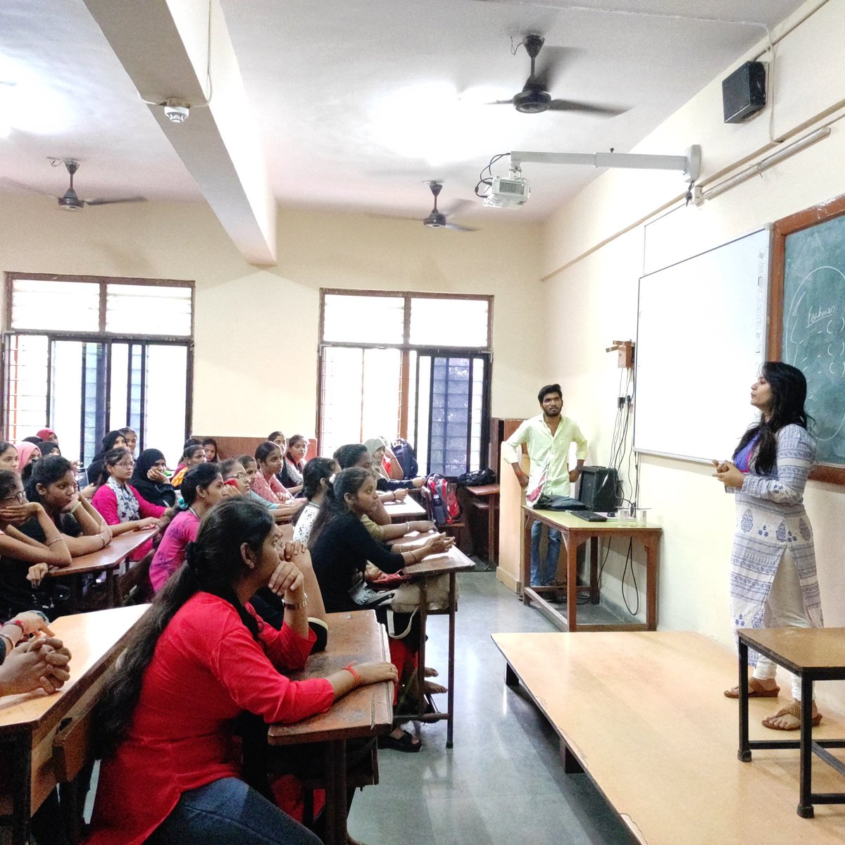 POS_Muse's tweet photo. Our recent #SustainableMenstruation session was with our Muse Ratnam movie club where we had a huge turnout of inquisitive young students. 

The batch was a mix of both #menstruators and non-menstruators yet the students were equally eager to learn about the topic. 

1/2 https://t.co/n0Tr0k4YRJ