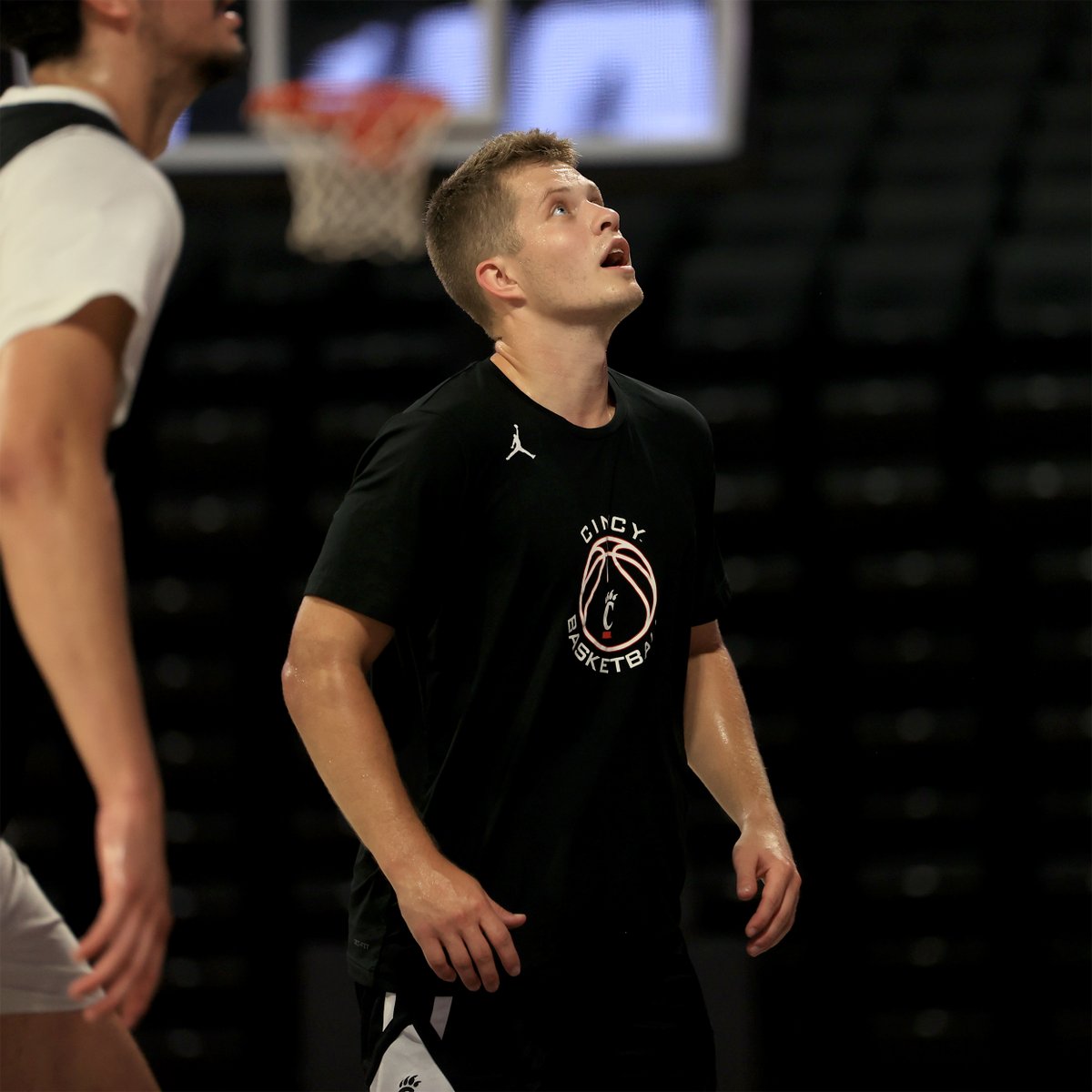 New Bearcat just dropped. 👀

Welcome to the team, Landen!

#Bearcats | <a href="/LongLanden/">Landen Long</a>