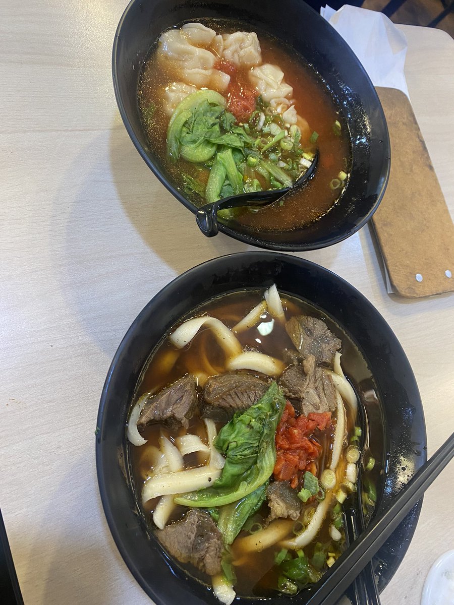 ForbeatzTokyo's tweet photo. 湯餃は水餃子かなと思ったらガッツリ丼に入ってきた😂 https://t.co/Q7SKzjNClI