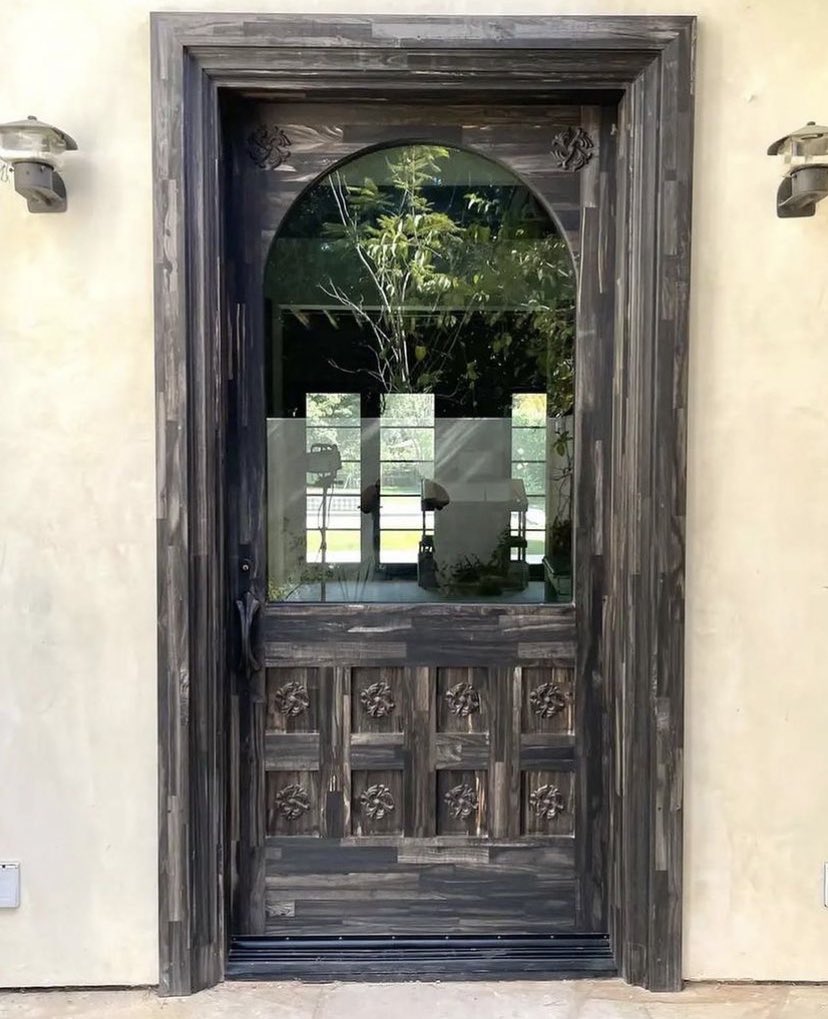 Ovrnundr's tweet photo. 1-of-1 Chrome Hearts door being sold by a Malibu homeowner for $250,000 dollars. Installed by the owners of Chrome Hearts, the door features solid silver hinges, hand engravings and custom wood work. https://t.co/VZEAMvfWjx