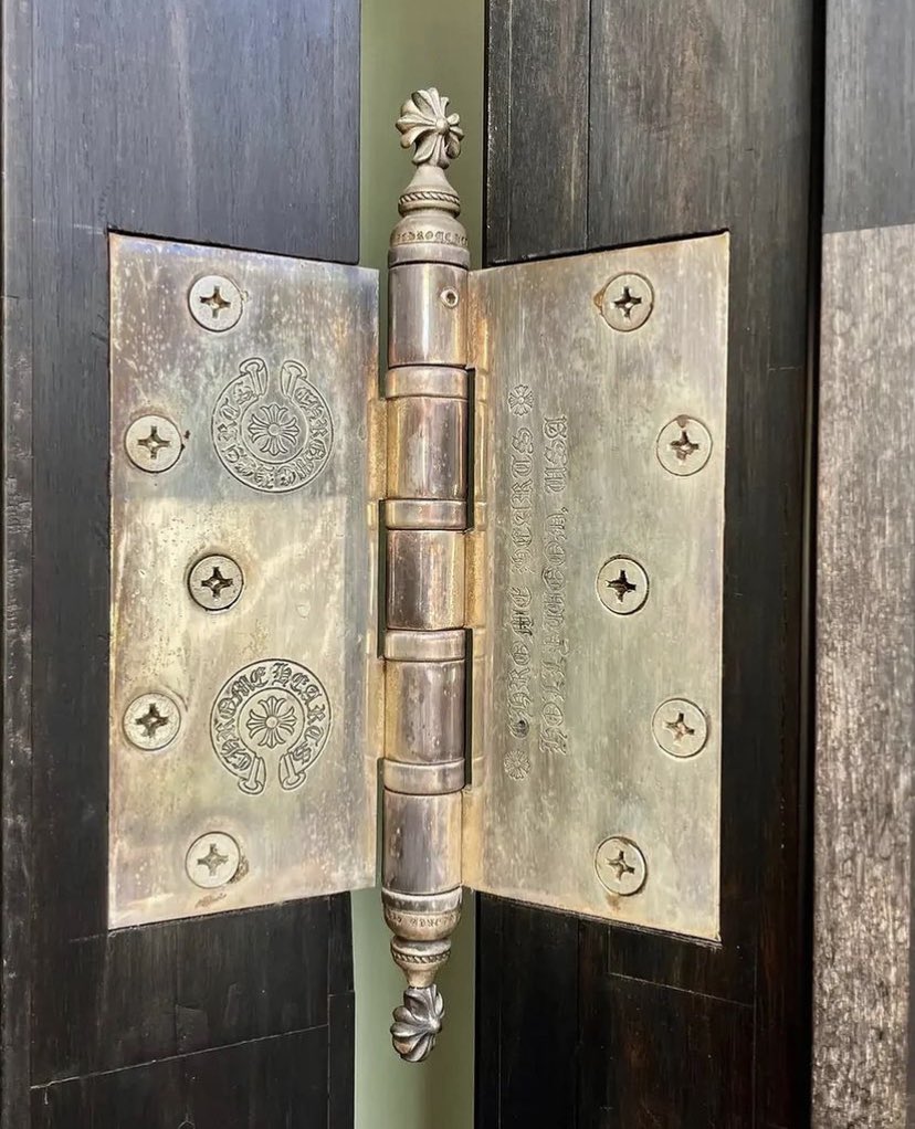 Ovrnundr's tweet photo. 1-of-1 Chrome Hearts door being sold by a Malibu homeowner for $250,000 dollars. Installed by the owners of Chrome Hearts, the door features solid silver hinges, hand engravings and custom wood work. https://t.co/VZEAMvfWjx