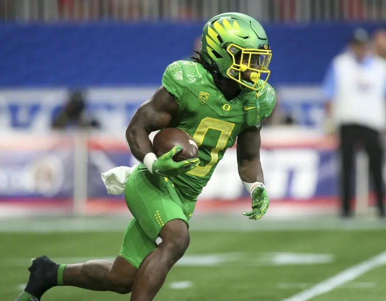 keepitbuffs's tweet image. Oregon offensive players to watch vs Colorado
QB Bo Nix
RB Bucky Irving
RB Jordan James
WR Troy Franklin
WR Tez Johnson
WR Traeshon Holden
WR Gary Bryant Jr
TE Terrance Ferguson
Perfect test for our defense ! 
#BeatOregon #SkoBuffs🦬