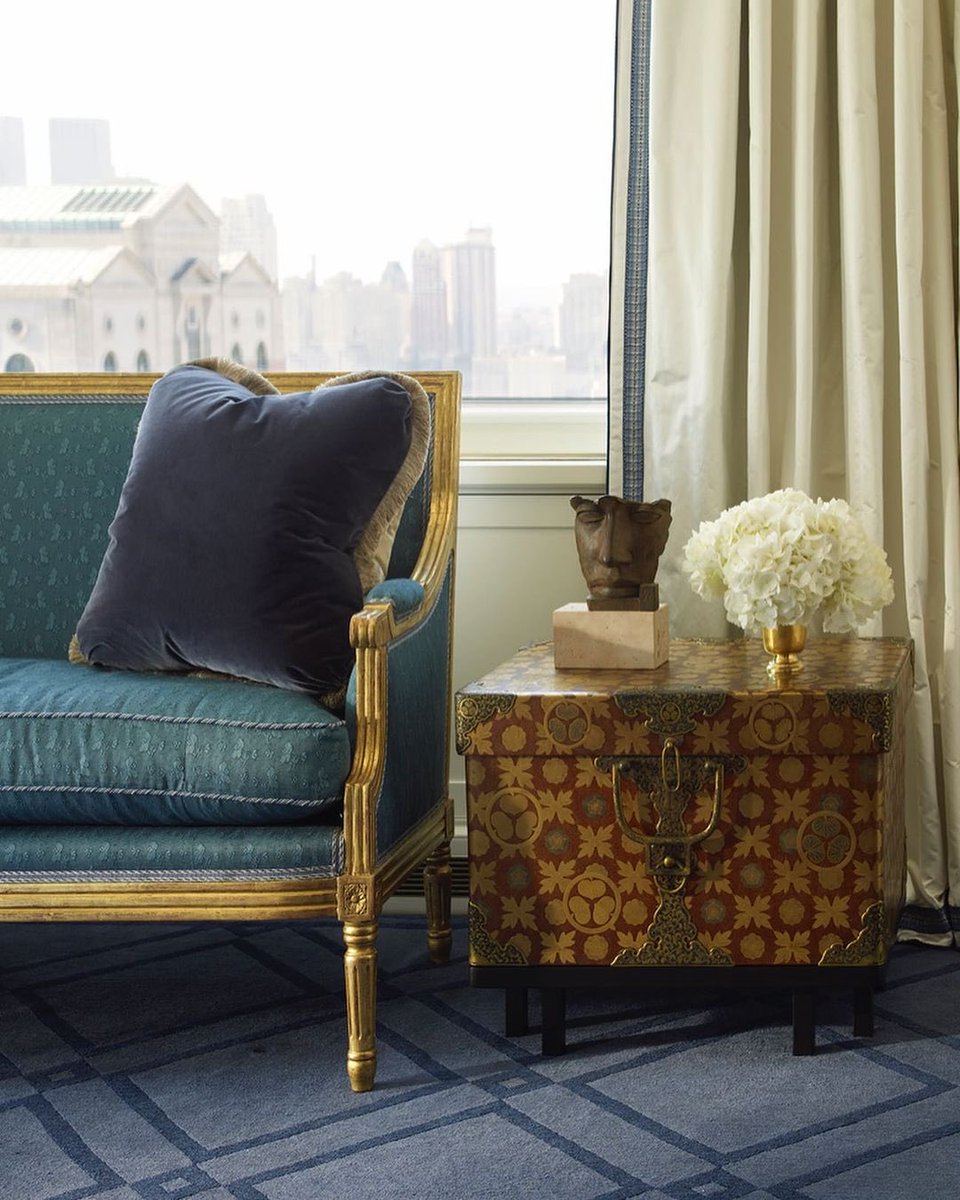 DesignStunning's tweet photo. …embrace all the richness that decor can offer.

#maximalistinteriors #moderndesign #luxuryhomes #miamidesign #luxuryfurniture #coralgablesliving #biscaynebay #interiorinspiration https://t.co/tu82U10Ark
