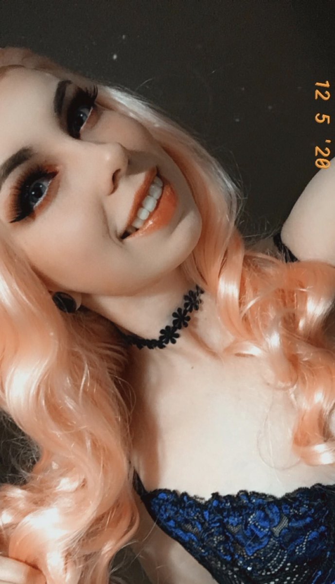 Victoria_rdv_Q's tweet photo. Coucou, mes puces, RETWEETEZ pour m'enlever ce petit ensemble noir sexy ! https://t.co/5zg2OpG6L6