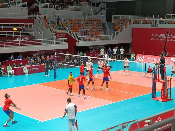 IndiaSportsHub's tweet photo. INDIA DEFEAT South Korea | Volleyball | History 

What Just Happened, South Korean Men Volleyball team which has won Asian Games Medal each time since 1966 has lost to India.

🎇Korea Were Silver Medalists at Asian Games 2018 #AsianGames2023 

India Qualify for Top12 #volleyball