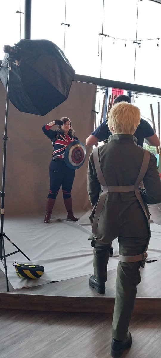 ShuTigger's tweet photo. Este fin de semana en #ciudaddeheroes, fuimos Capitana Carter y Steve Rogers 🛡️🗡️ https://t.co/a8Y32eCBff