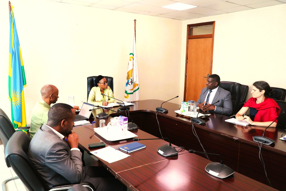 A great introductory meeting between <a href="/ILO_EastAfrica/">ILO East Africa</a> Director a.i, &amp; new <a href="/RwandaLabour/">Ministry of Public Service and Labour | Rwanda</a> Minister, Hon Prof <a href="/BayisengeJn/">Bayisenge Jeannette, PhD</a>. Discussed collaboration under the Rwanda DWCP incl. employment promotion, social protection and digital economy. Looking forward to expand &amp; deepen partnerships