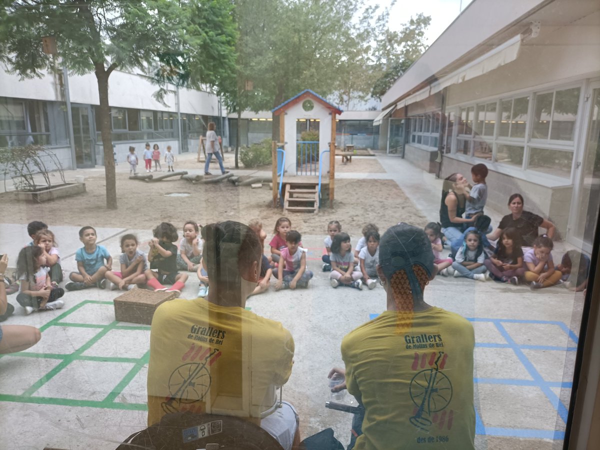 EscolaMadorell's tweet image. Acostar la cultura popular a les aules d'infantil és bàsic per conèixer la nostra Festa Major de @AjMolinsdeRei i sobretot les seves entitats.
Gràcies #grallers de #molins #somMadorell @Cultura_MdR @aliancesmagnet