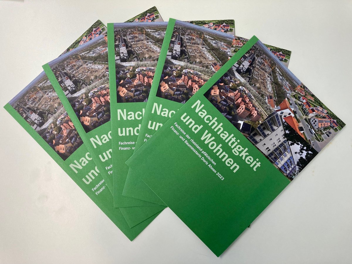Morgen startet unsere Fachreise in RLP mit Finanz- und Bauministerin <a href="/Doris_Ahnen/">Doris Ahnen</a>. Thema: #Nachhaltigkeit und #Wohnen. Gemeinsam mit <a href="/VdWRW/">VdW Rheinland Westfalen</a> und <a href="/AK_RLP/">@ArchitektenkammerRP</a> geht’s an zwei Tagen nach Ludwigshafen, Bad Dürkheim, Oppenheim und Neuwied. Wir freuen uns! Programm 👉 bit.ly/48pYuii