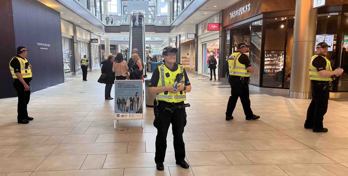 PSOSWestLothian's tweet photo. Our specially trained #ProjectServator officers out engaging with the public and working alongside our partners at The Centre and Designer Outlet in Livingston, to help #KeepingPeopleSafe 
Find out how you can help too 👉 https://t.co/tPlXc7Rlyn https://t.co/LLFJujlIP6