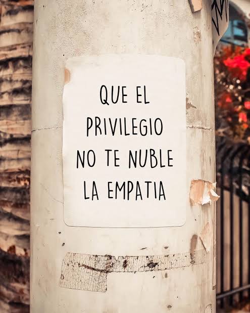 etienecaru's tweet photo. Procura ser prudente, no sabes (te imaginas, pero no sabes) todo lo que una persona puede traer encima... #bu https://t.co/dDVwAYZ801