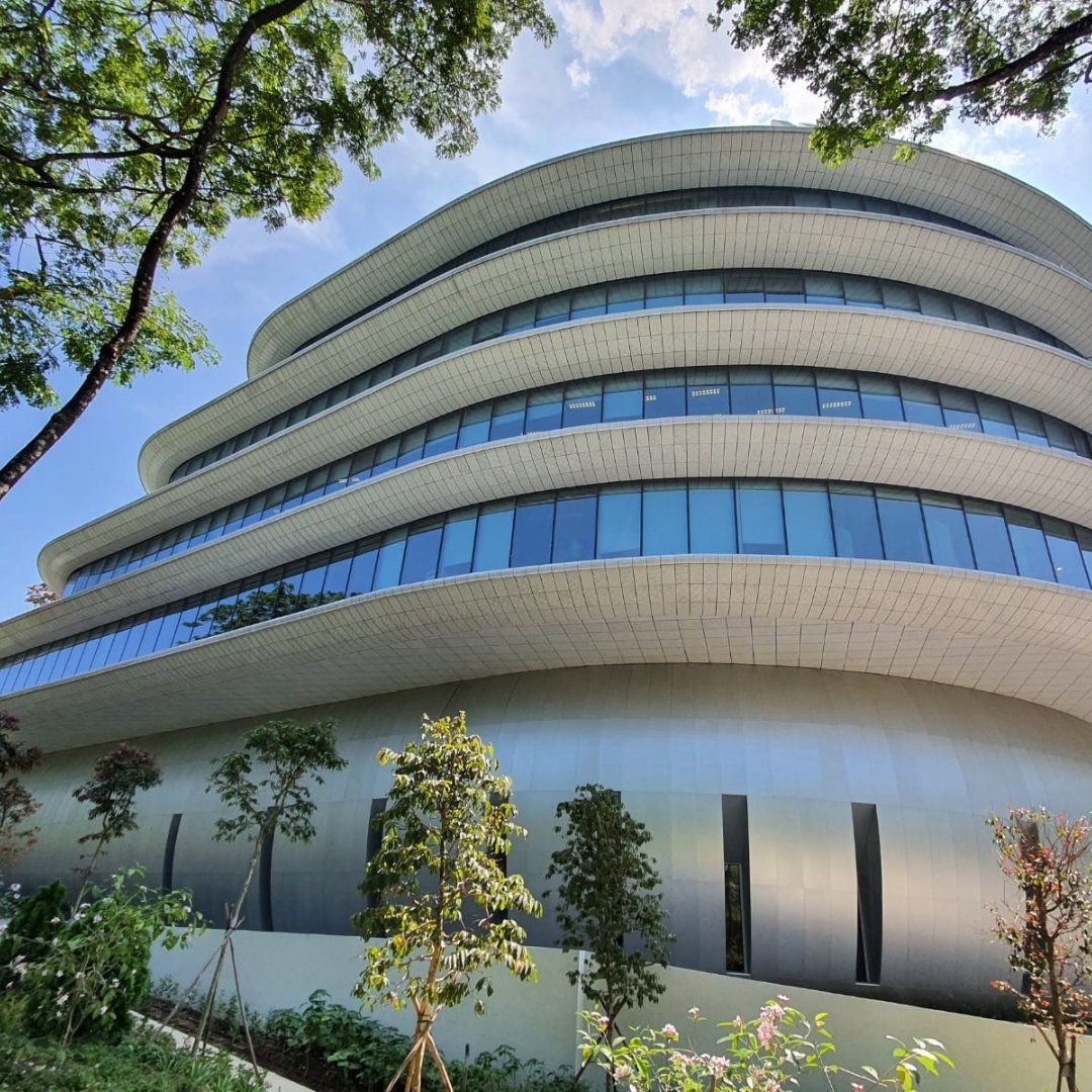 ArchitectFacade's tweet photo. Eric Parry architects selected 8000m2 of the CN Terracotta ‘Bespoke Glazed Terracotta’ for the beautiful Wilmar HQ in Singapore. The building featured 7 bespoke customised panels sizes.
https://t.co/XOVvNkoHwu
#cnterracotta #architecture #ericparryarchitects #facades https://t.co/FjK5oC75z3