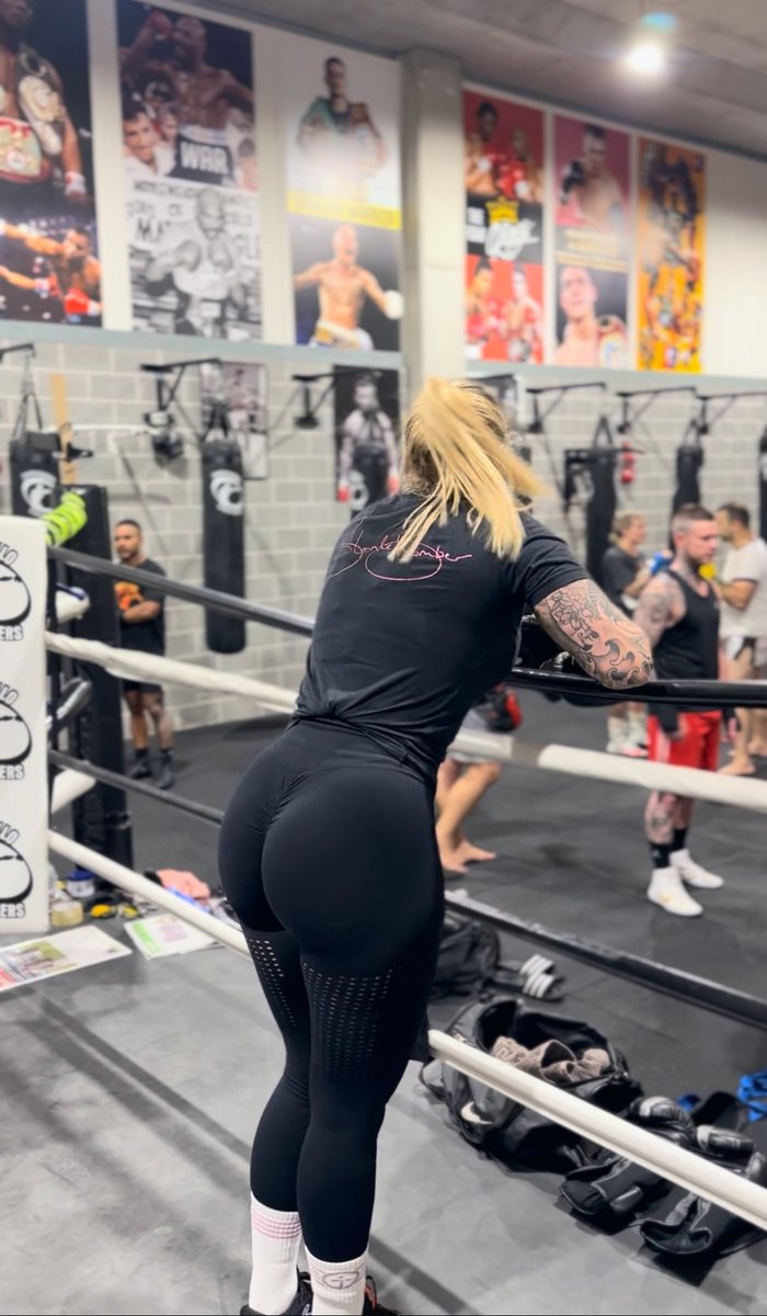 EbanieBridges's tweet photo. Holiday bum 😬🍑😂😏 https://t.co/rnlWnnsAoW