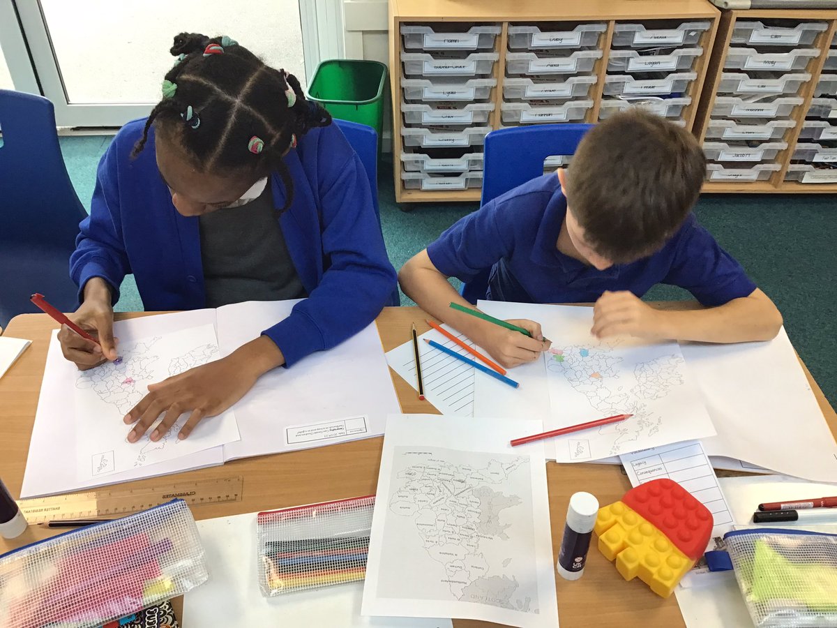 LostockGralamPr's tweet photo. Skylarks have shown great map skills this afternoon. We have identified various counties, including Cheshire, and also located Northwich on a map of the UK #LGCEGeography https://t.co/0HWa5uM4ti