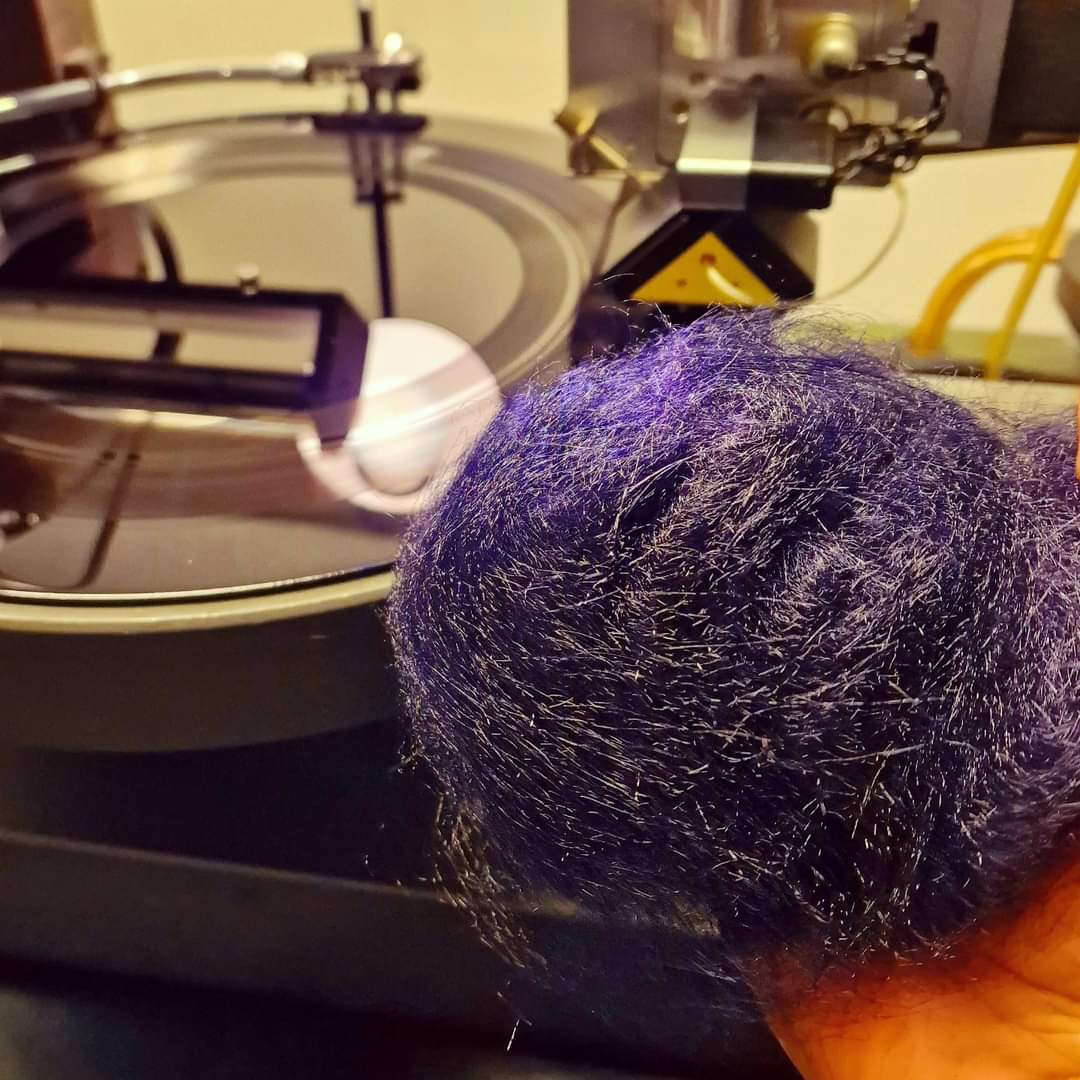 simoneclaireb's tweet photo. Ever wondered what comes out of a lathe after cutting a record? Pure fluffiness!
@pressonvinyl @fairsound_music 
@swiftmastering https://t.co/kefuvTYK2P