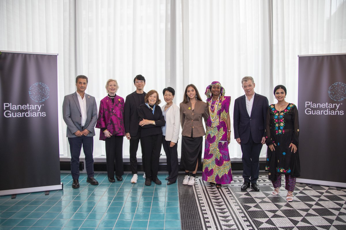richardbranson's tweet photo. Meet the Planetary Guardians: A group of leaders with a mission to turn climate science into collective global action: https://t.co/OLoTz7tOSW
@VirginUnite @planetarygdns https://t.co/YDlWvEqpcP