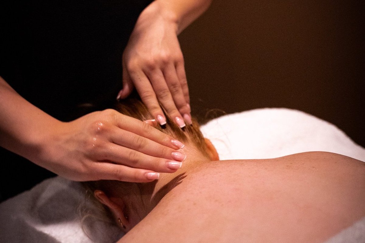 Come and indulge in some 'treat yourself' therapy at our Saltus Spa...

Because adulting can be tough, so you deserve more than just a pat on the back, you deserve a whole damn massage. 😉

Begin your journey to relaxation here: balmerlawnhotel.com/spa-days

#BalmerLawn #SpaDay