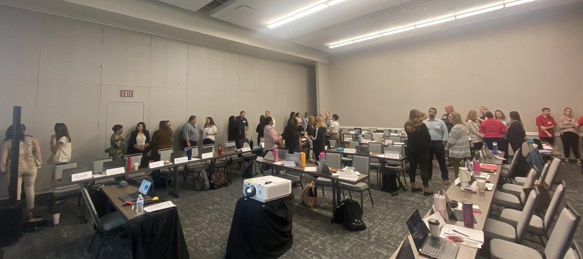 JDbekind247's tweet photo. Happy Wednesday! 

Today marks the start of two more cohorts for our @N2Learning Assistant Principal Leadership Academy in the Houston and Dallas areas! Thrilled to see these districts investing in their leaders! 🌟 #TXAPL @tasanet #growingleaders https://t.co/P6lWPycSTj