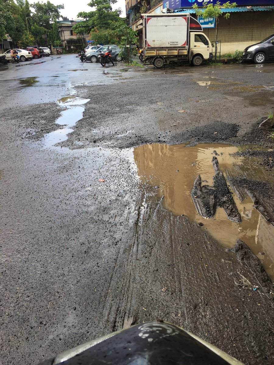 The complaint has been attempted so poorly,This will get washed away soon,Need to repair it properly.. Please stop this thookpatti @BhaindarMira @sanjay_s_katkar #mirabhaindar #miraroad @Mirabhytweets @mymirabhy @MiraBhyUpdates