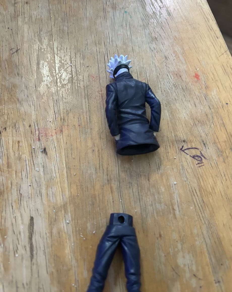 My gojo toy broke today, damn you sukuna 😭
#JJKSpoilers #jjk336