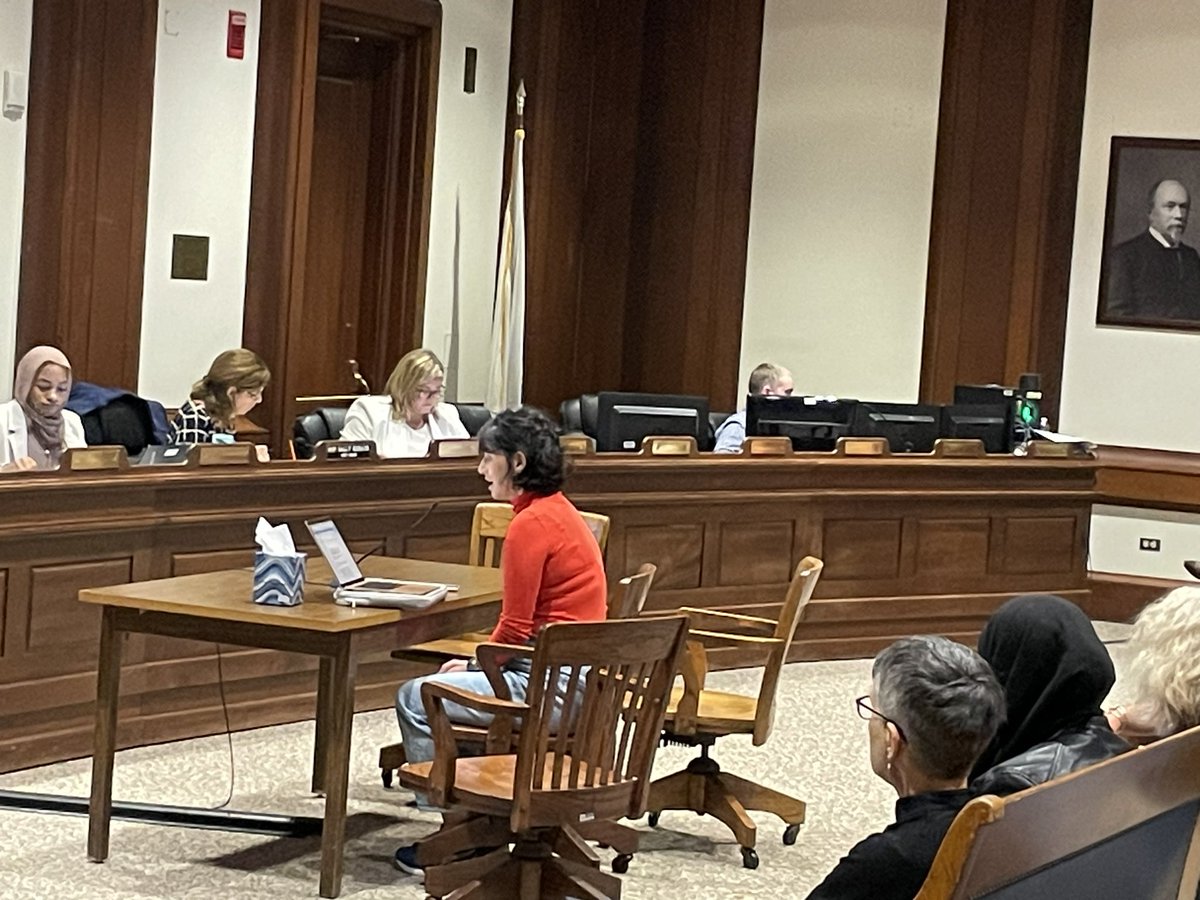 Stephanie Nakajima, Executive Director of <a href="/MassSinglePayer/">Mass-Care</a> testifies in favor of safe patient limits for MA nurses.

Learn more: massnurses.org/2023/09/19/leg…

#mapoli #nurses #healthcare
