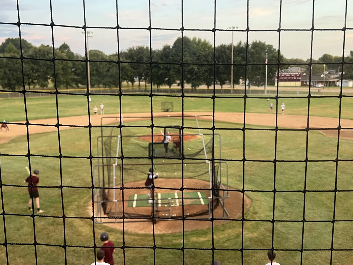 MV baseball had a great morning taking on field bp. The players are working towards setting  a standard of excellence. 
#ALLIN #exceedingexpectations #letsgo