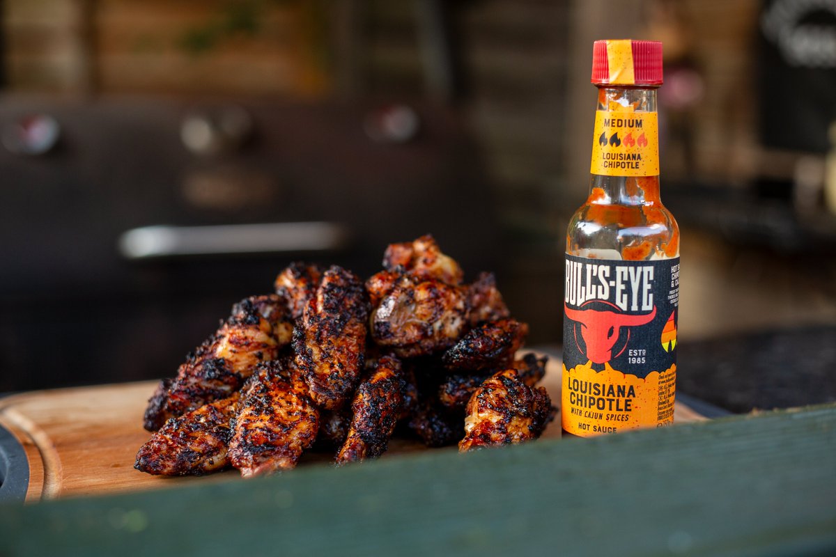 Mopped chicken wings with Bull's-Eye BBQ hot sauce, butter and other tasty ingredients!
Chicken wings are great any time of the year, but they are better shared with friends and family!
#goochiesbbq #chickenwings #bbqmopsauce #bbq #outdoorcooking