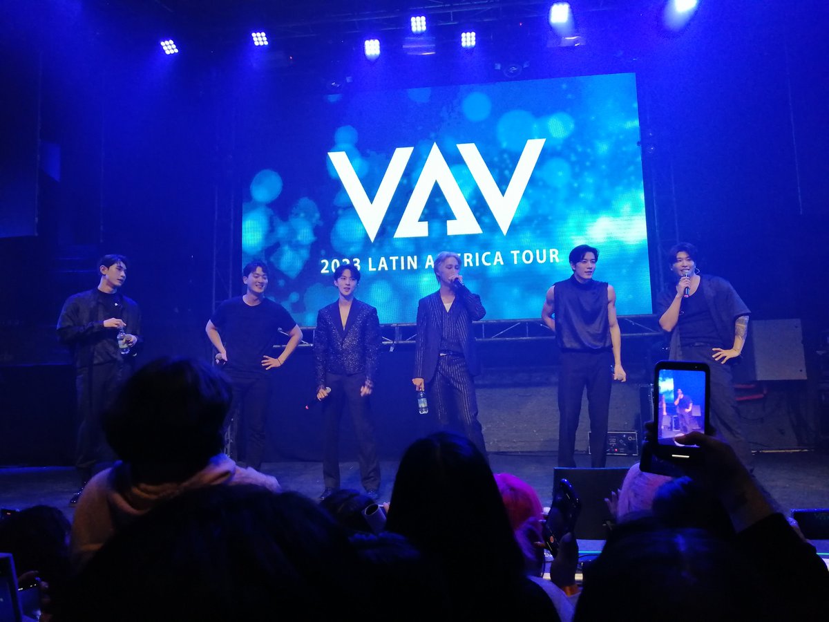 paranoidxstar's tweet photo. Gracias por tremendo show, lo ame ❤️
#VAV #VAVLatinTour #VAVLatinTour2023 #VAVinChile @VAV_official @twt_VAV https://t.co/Nk1WFZOX2l