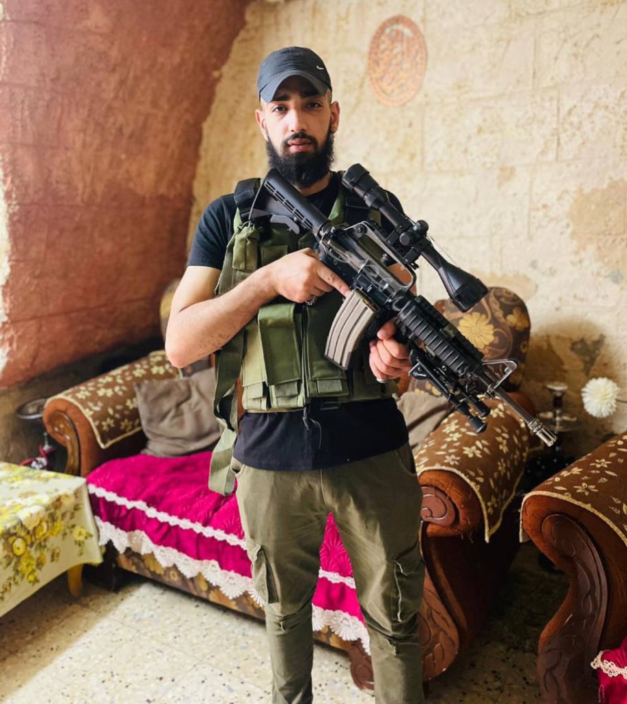 " ستصل المرحلة الى طريق مسدود ولن تجد في الشارع سوى الشجعان "

- الشهيد محمد الدخيل 🤍