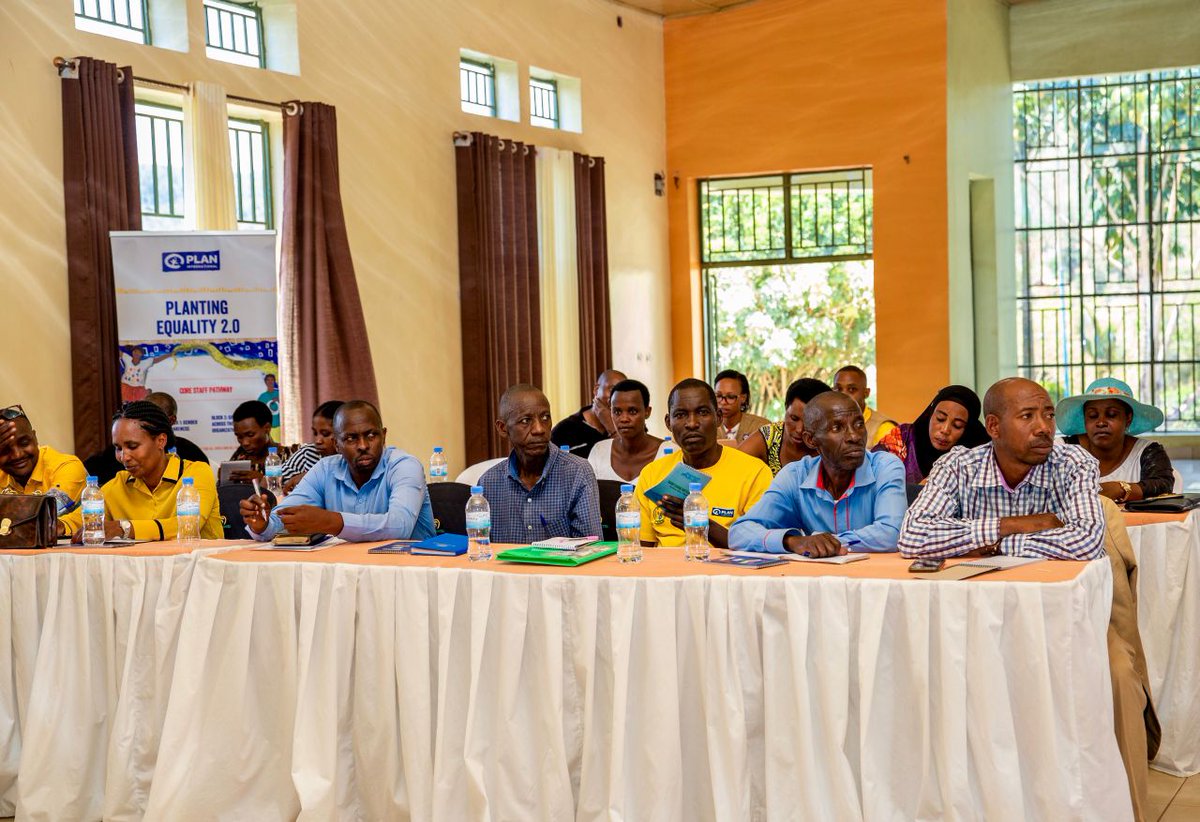 PlanRwanda's tweet photo. π©βπ¦βπ¦We kicked-off our #PlantingEquality 2.0 training on #GenderAwareness to the members of @RwandaWomen & Inshuti z'Umuryango in @GatsiboDistrict today.
Our aim is to advance gender transformative work, via Getting It Right for Girls & Boys, @PlanGlobal action learning programme. https://t.co/6DbjfKixBW