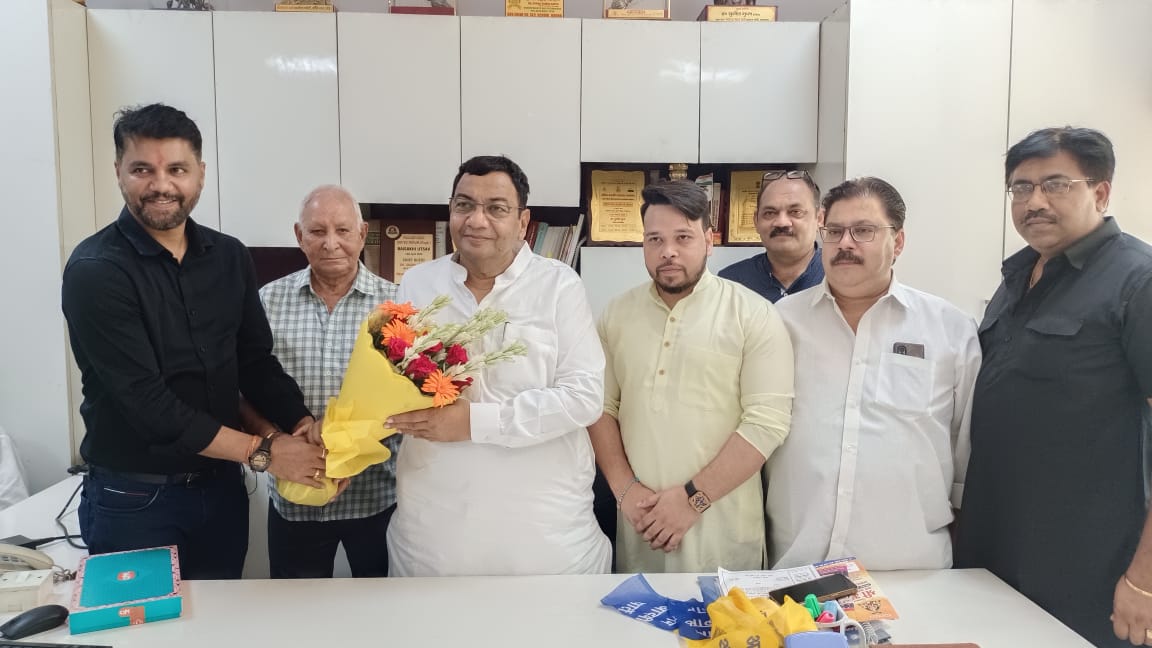 AAPHaryana's tweet photo. हरियाणा में आम आदमी पार्टी संगठन तेजी से मजबूत होता जा रहा है।
आज दिल्ली में पार्टी मुख्यालय में प्रदेश अध्यक्ष और राज्यसभा सांसद डॉक्टर @DrSushilKrGupta जी  की उपस्थिति में  कॉंग्रेस  और जजपा  के अनेक नेताओं  जिनमें ब्लाक समिति मेम्बर, कई वर्तमान सरपंच व पूर्व सरपंच, फरीदाबाद से सामाजिक कार्यकर्ता कई सम्मानित नागरिक तथा गुरुग्राम से कांग्रेस आरटीआई विंग के पूर्व स्टेट जनरल सैक्रटरी हैं ,  ने देश में काम की राजनीति की स्थापना करने वाले हमारे नेता अरविन्द केजरीवाल जी से प्रभावित होकर आम आदमी पार्टी जॉइन कर ली ।
पूरे हरियाणा की जनता 2024 में विधानसभा चुनावों में एक मौका केजरीवाल को देने जा रही है और ये झाड़ू की लहर के संकेत हैं !